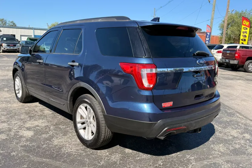 2016 Ford Explorer Base photo 1