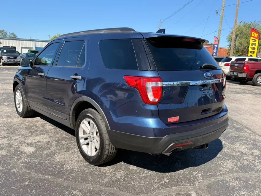 2016 Ford Explorer Base photo 1
