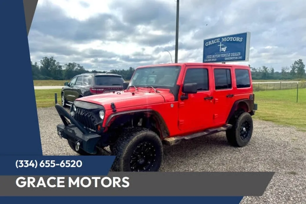 2013 Jeep Wrangler Unlimited Sahara photo 1