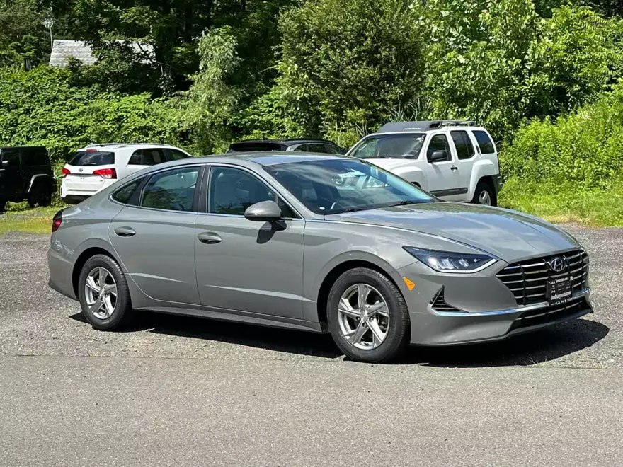 2023 Hyundai Sonata SE photo 1