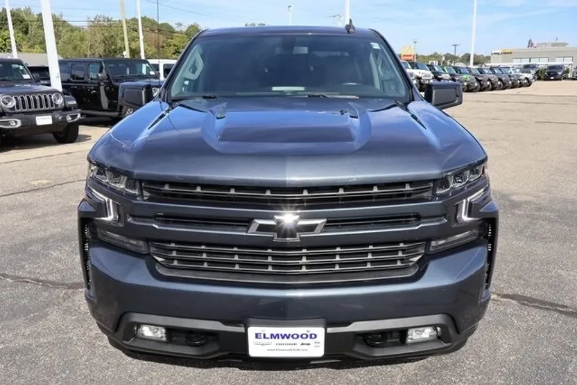 2021 Chevrolet Silverado RST photo 1