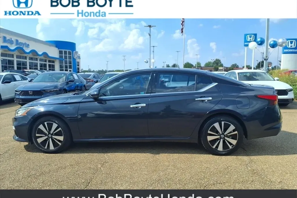 2019 Nissan Altima 2.5 SV photo 1