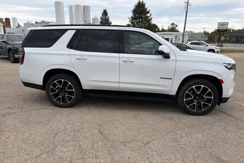 2022 Chevrolet Tahoe RST photo 1