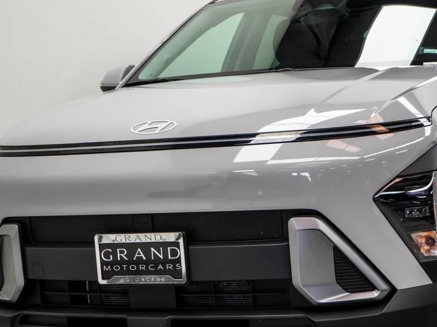 2025 Hyundai Kona SEL photo 1