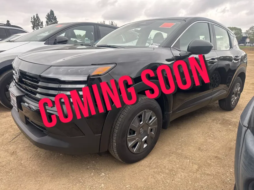 2025 Nissan Kicks S photo 1
