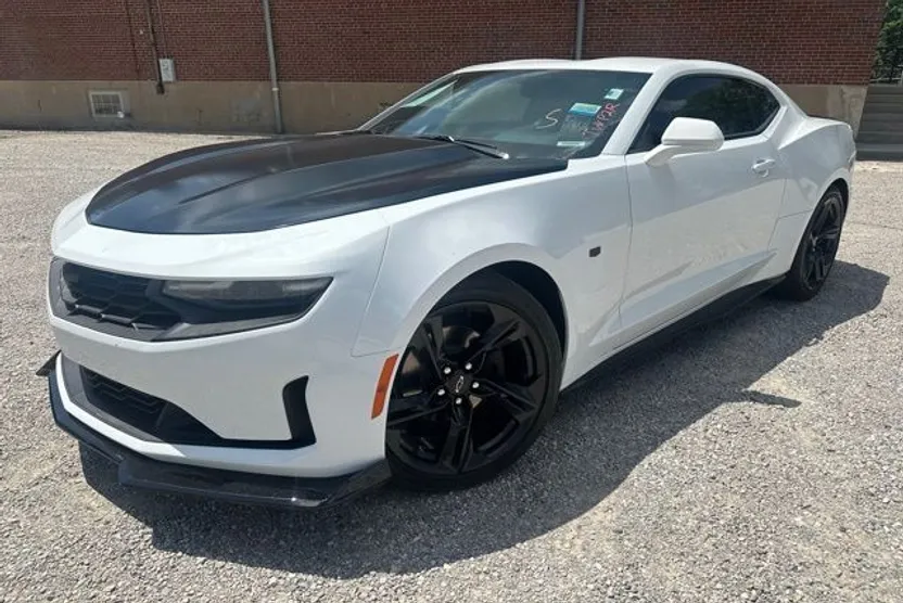 2021 Chevrolet Camaro 2LT photo 1