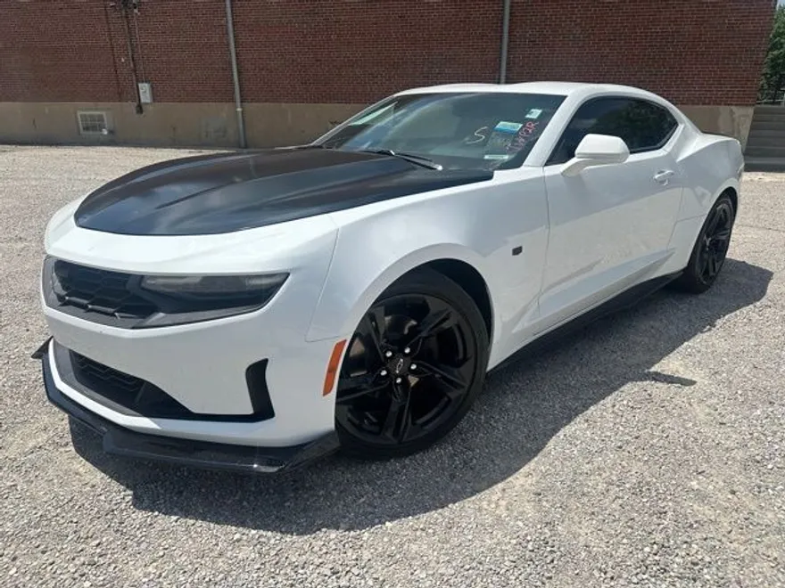 2021 Chevrolet Camaro 2LT photo 1