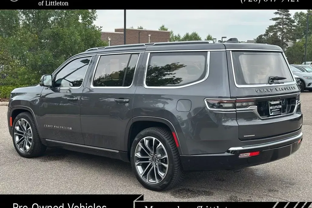 2023 Jeep Grand Wagoneer III photo 1