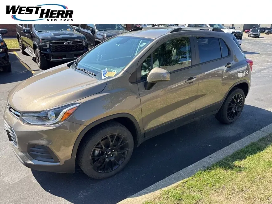 2022 Chevrolet Trax LT photo 1