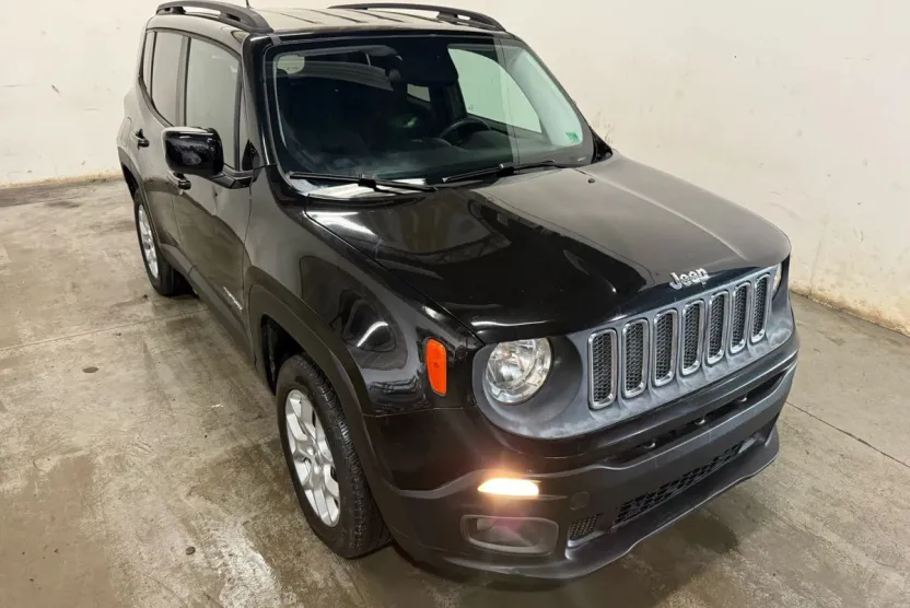 2015 Jeep Renegade Latitude Sport photo 1