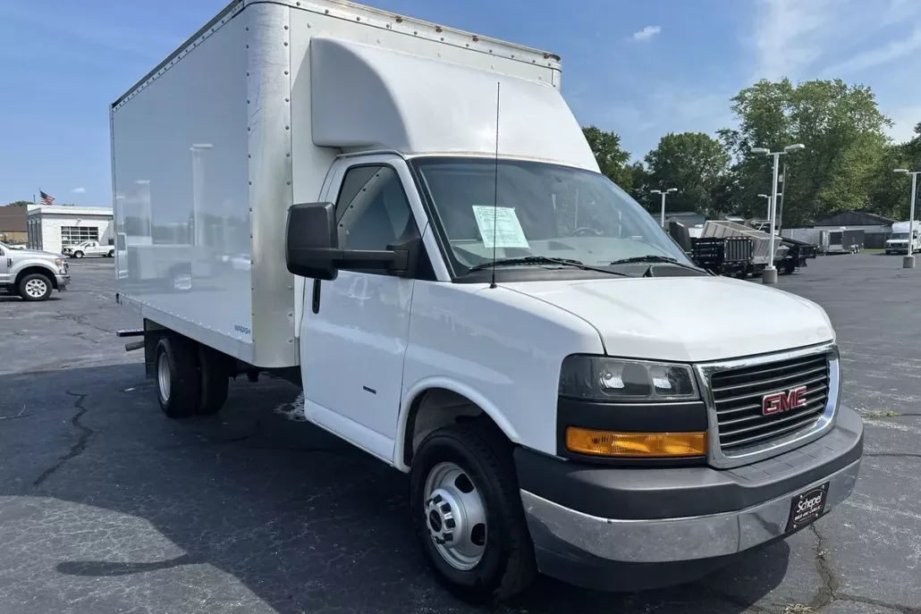 2023 Gmc Savana Cutaway 3500 photo 1