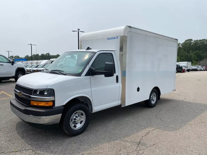 2025 Chevrolet Express Cutaway Van photo 1