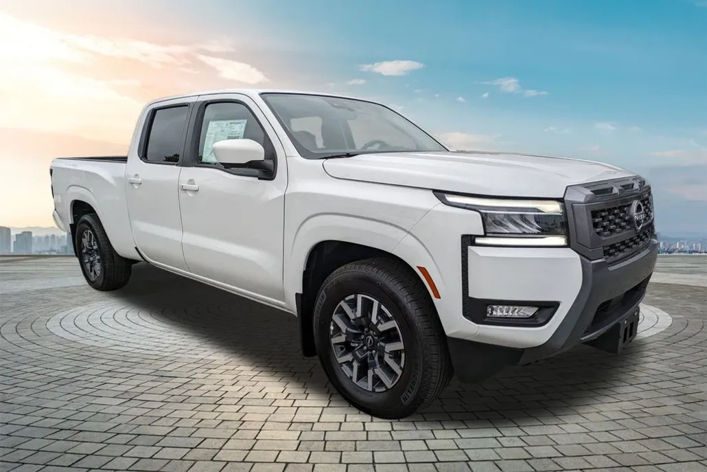 2025 Nissan Frontier Crew Cab SL photo 1