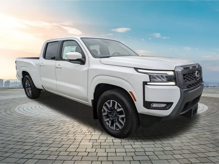 2025 Nissan Frontier Crew Cab SL photo 1