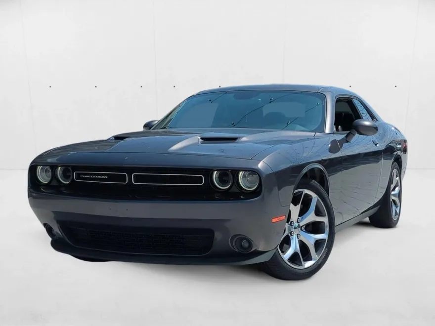 2015 Dodge Challenger SXT R/T Plus photo 1