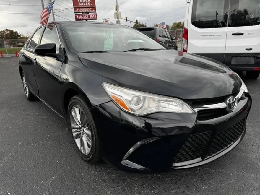 2015 Toyota Camry SE photo 1