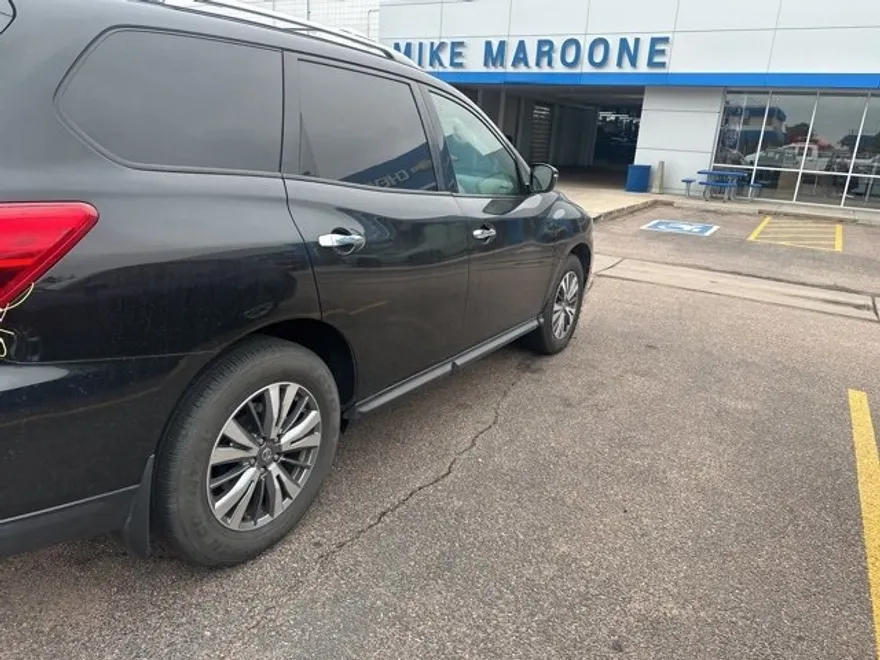 2020 Nissan Pathfinder S photo 1