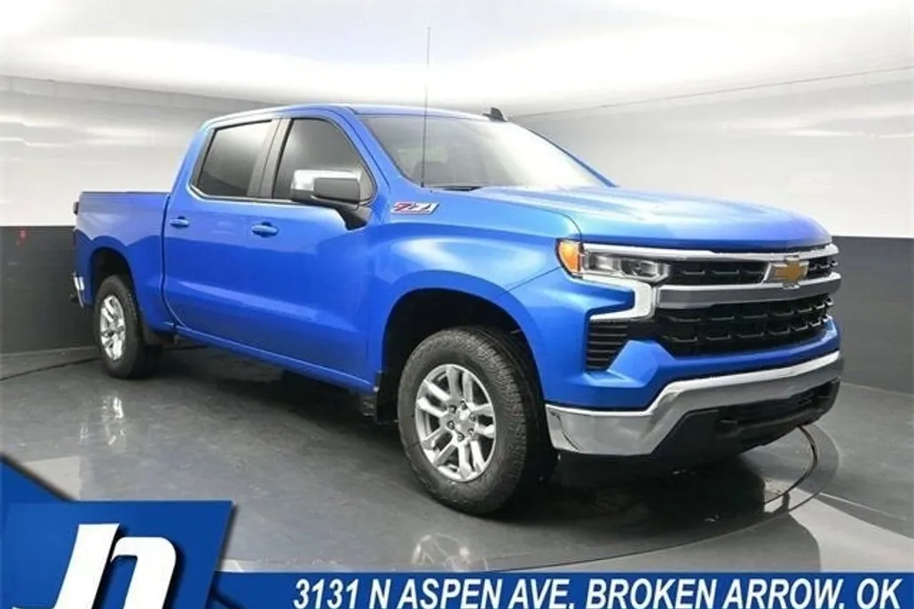 2025 Chevrolet Silverado 1500 LT photo 1