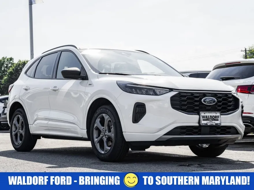 2024 Ford Escape ST-Line photo 1