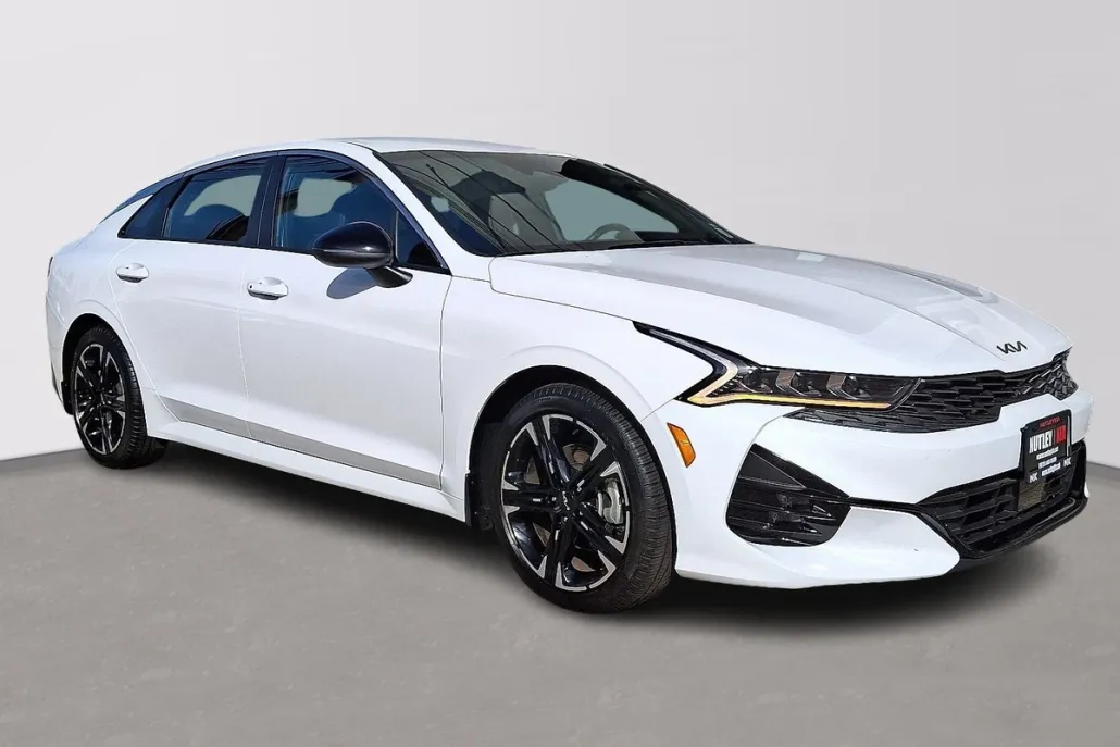 2023 Kia K5 GT-Line photo 1