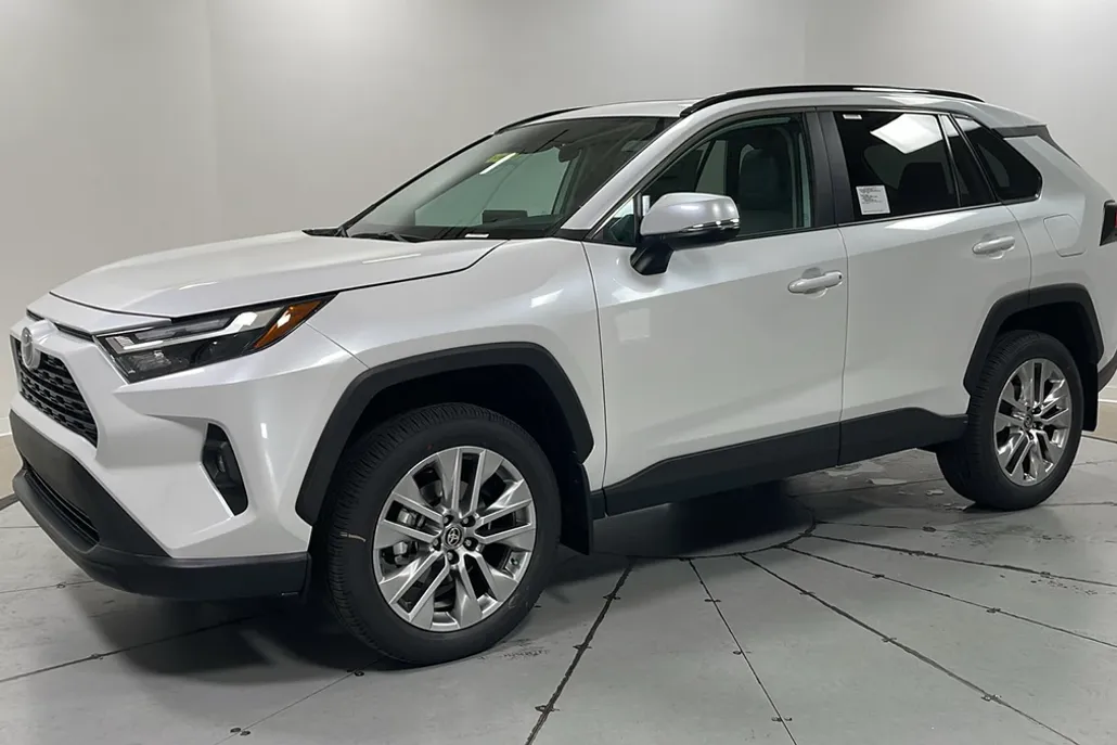 2025 Toyota RAV4 XLE Premium photo 1