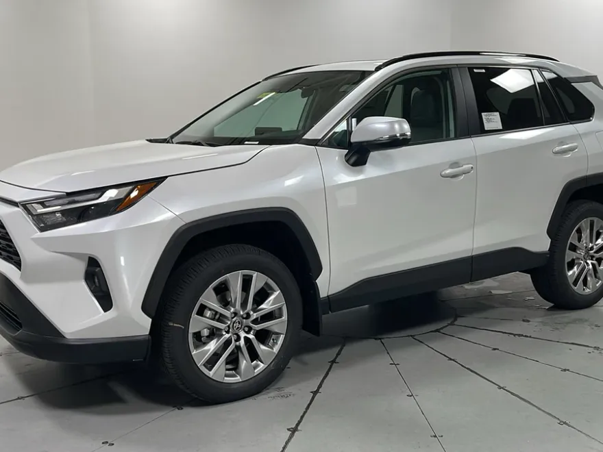 2025 Toyota RAV4 XLE Premium photo 1