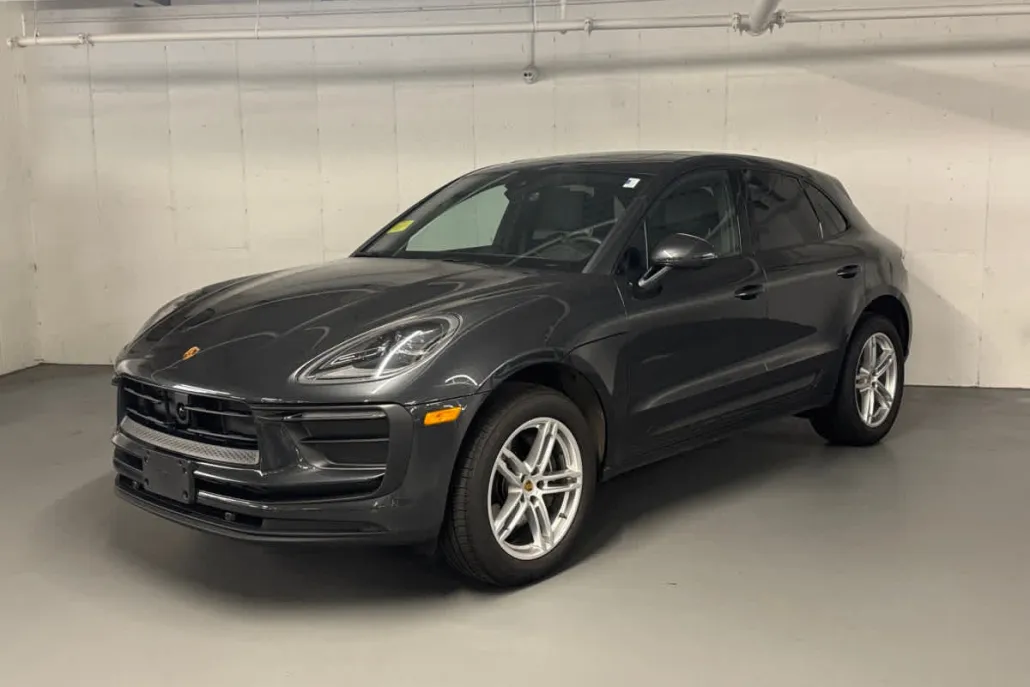 2025 Porsche Macan T photo 1