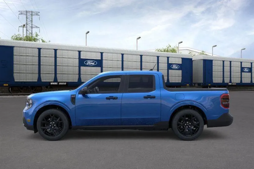 2025 Ford Maverick XLT photo 1