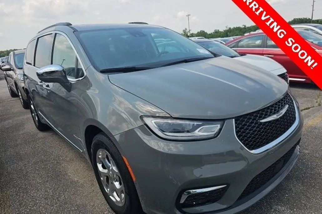 2022 Chrysler Pacifica Limited photo 1