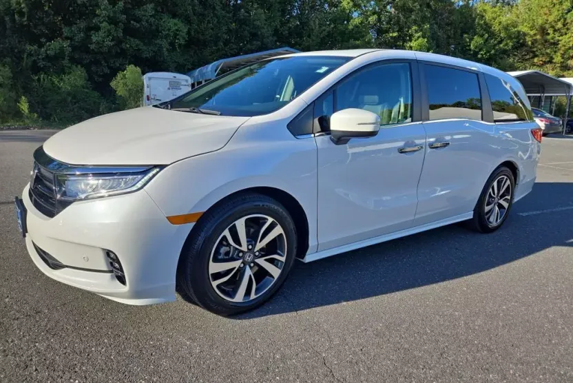 2024 Honda Odyssey Touring photo 1
