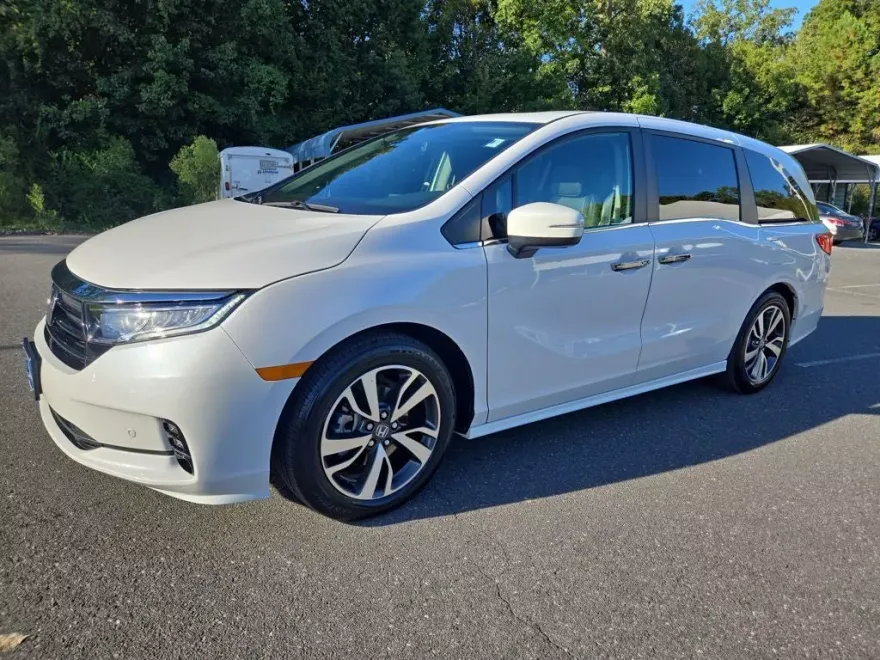 2024 Honda Odyssey Touring photo 1