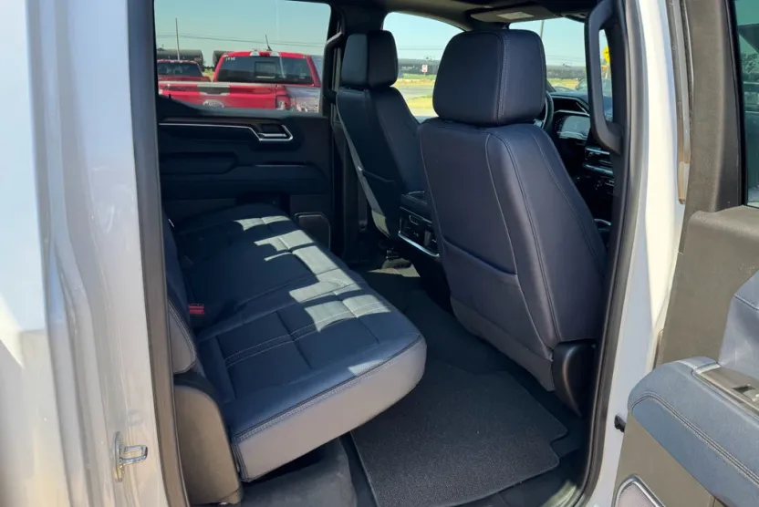 2024 Chevrolet Silverado 1500 High Country photo 1