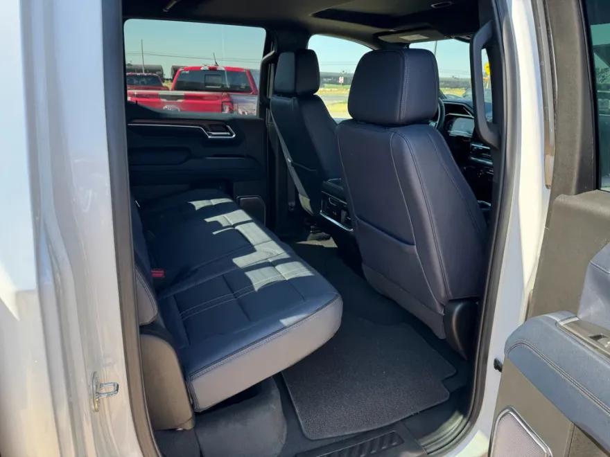 2024 Chevrolet Silverado 1500 High Country photo 1