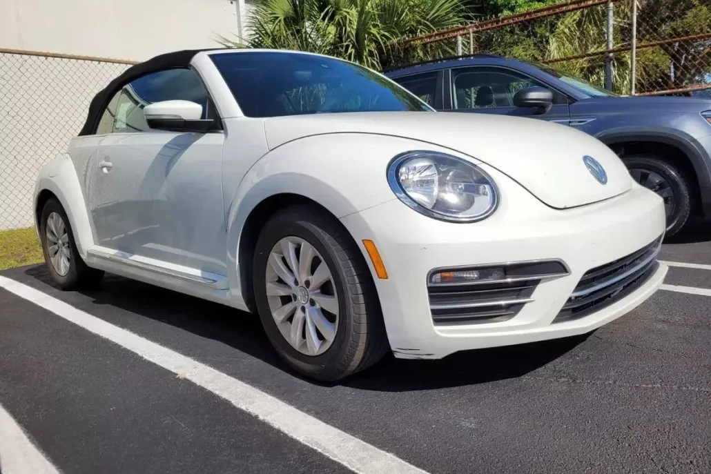 2017 Volkswagen Beetle Convertible 1.8T SEL photo 1