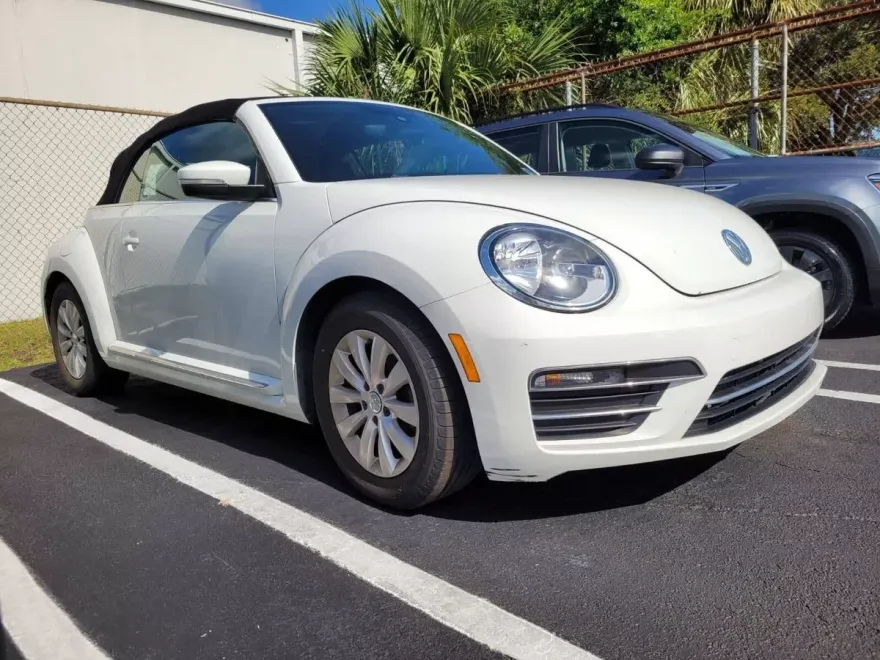 2017 Volkswagen Beetle Convertible 1.8T SEL photo 1