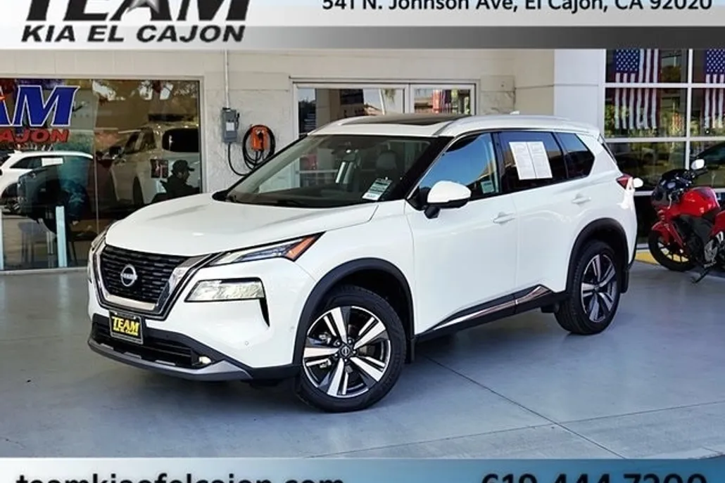 2022 Nissan Rogue SL photo 1
