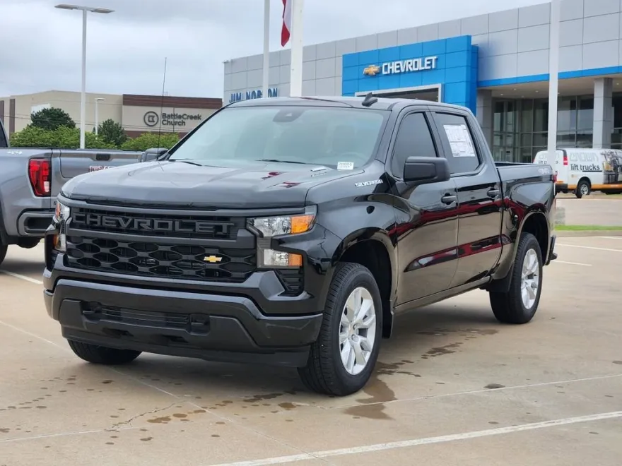2026 Chevrolet Silverado Custom photo 1