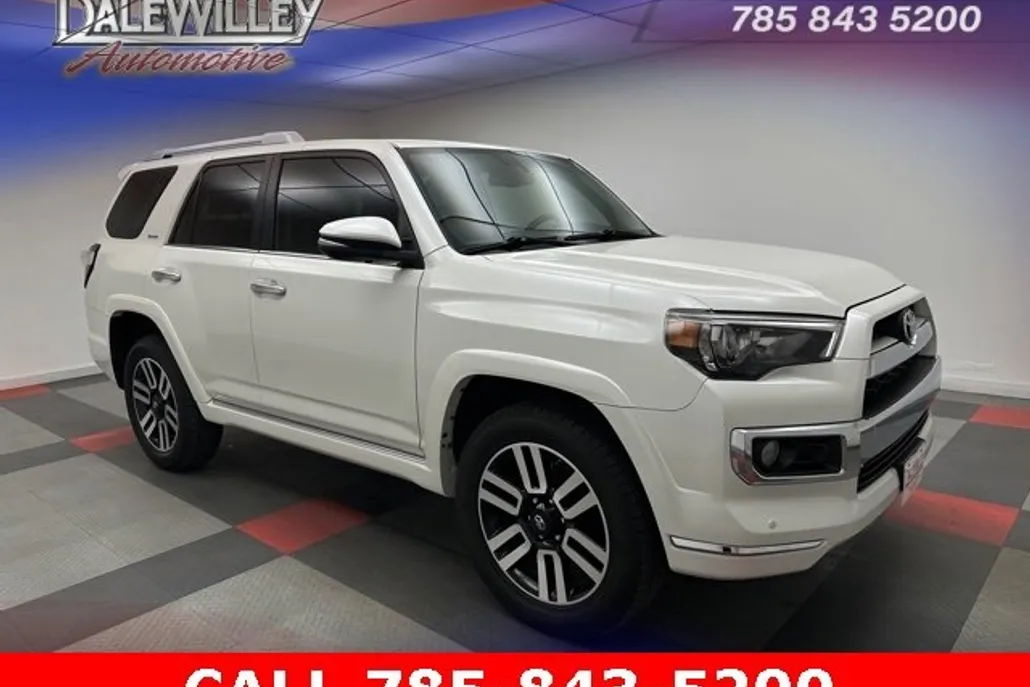 2018 Toyota 4Runner SR5 photo 1