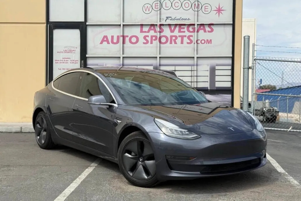 2018 Tesla Model 3 Mid Range photo 1