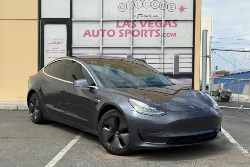 2018 Tesla Model 3 Mid Range photo 1