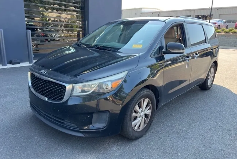 2016 Kia Sedona LX photo 1
