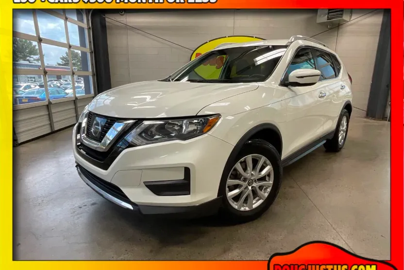 2017 Nissan Rogue SV photo 1
