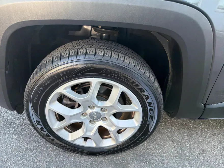 2017 Jeep Renegade Latitude North Edition photo 1