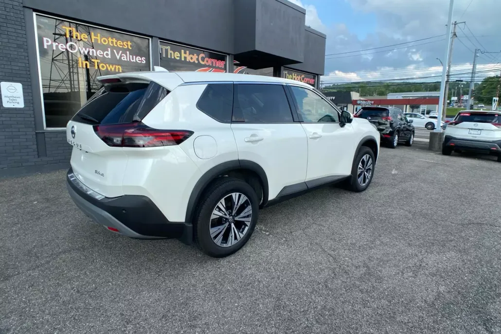 2021 Nissan Rogue SV photo 1