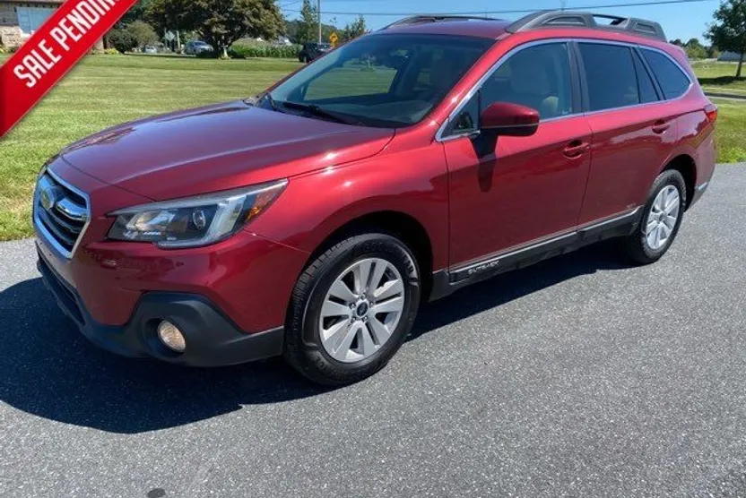 2019 Subaru Outback 2.5i Premium photo 1