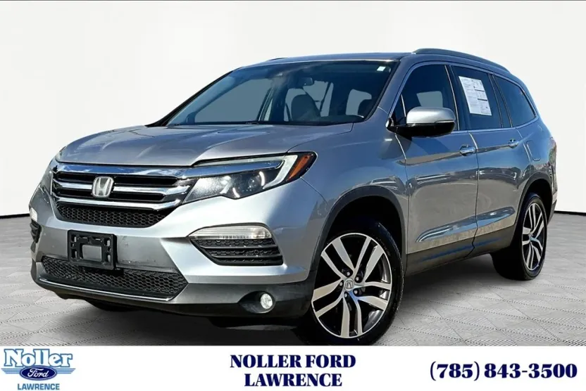 2017 Honda Pilot Touring photo 1