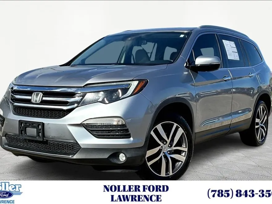 2017 Honda Pilot Touring photo 1