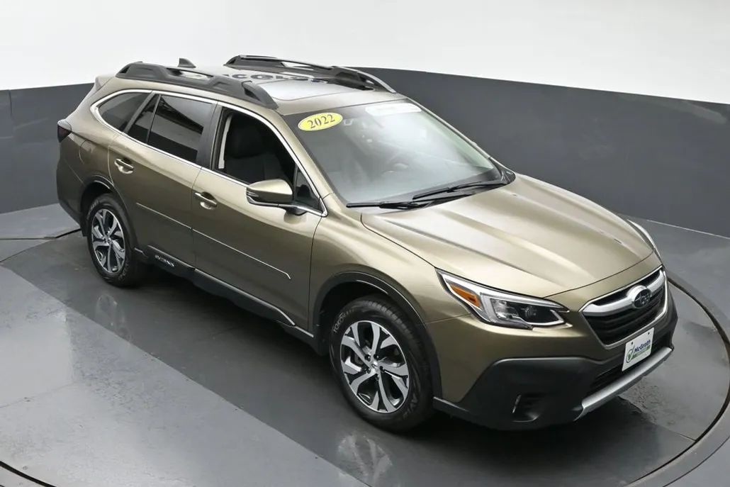 2022 Subaru Outback Limited XT photo 1