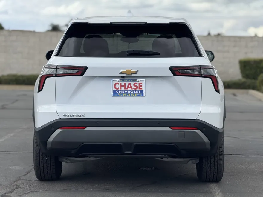2026 Chevrolet Equinox LT photo 1