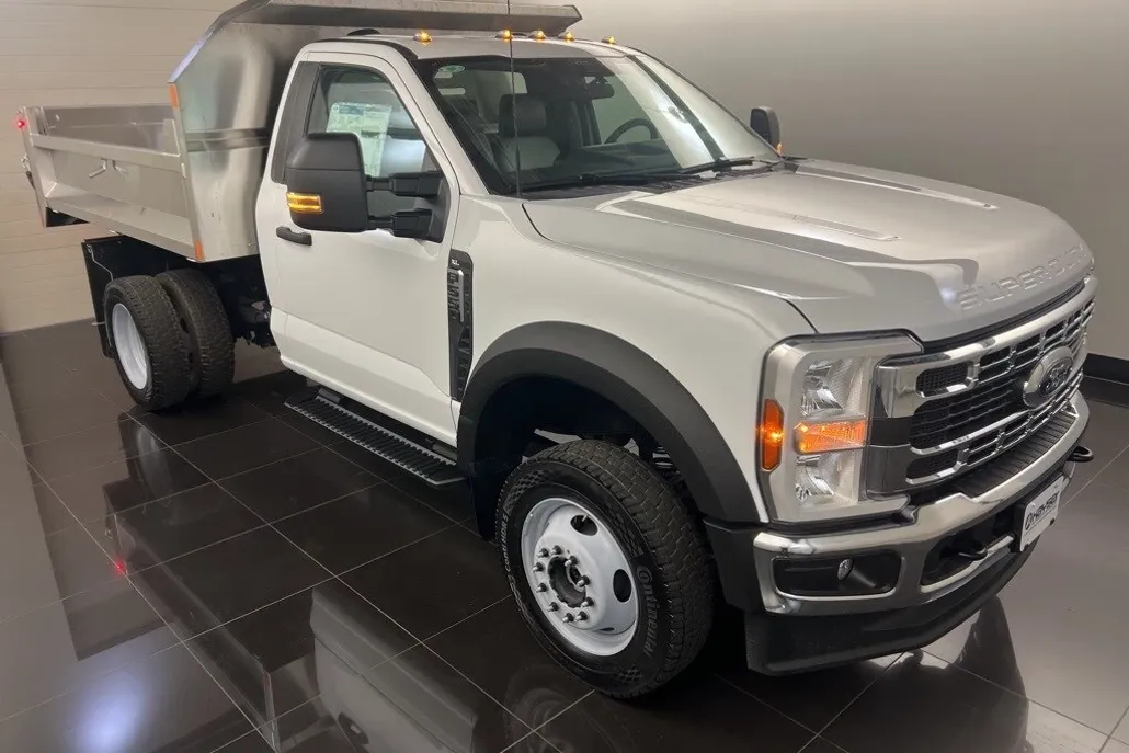 2025 Ford F-550 XL photo 1
